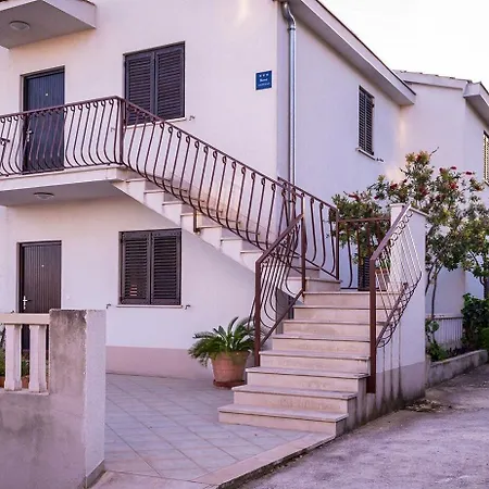 Brane - 100m From The Apartament Trogir